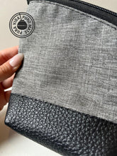 Cargar imagen en el visor de la galería, Yerbero de tela chico gris
