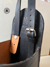 Cargar imagen en el visor de la galería, Porta mate de cuero
