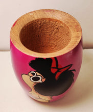 Cargar imagen en el visor de la galería, Mate de madera de Mafalda
