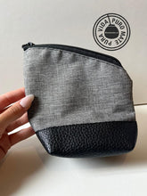 Cargar imagen en el visor de la galería, Yerbero de tela chico gris
