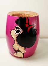 Cargar imagen en el visor de la galería, Mate de madera de Mafalda
